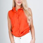 Oranžová dámská košile bez rukávů se stahovacím lemem a kapsičkami