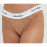 Dámské tanga F3786E 796 hnědá/vzor – Calvin Kiein